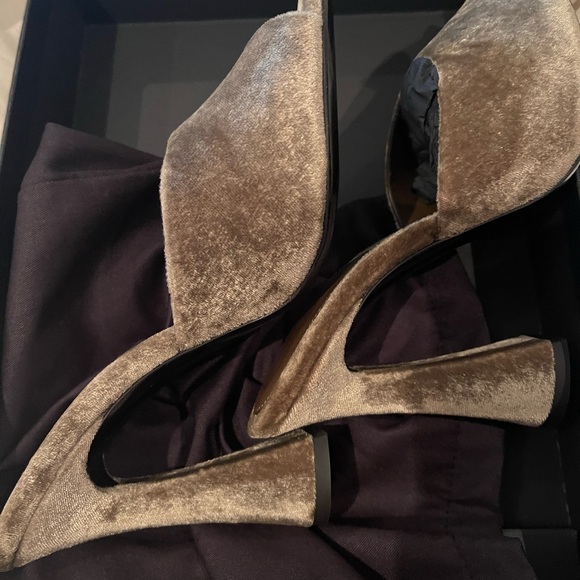 NIB YSL Saint Laurent dove grey velour heels size 36 - Picture 4 of 10